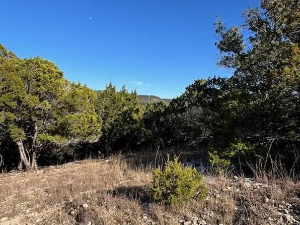 201 Assiniboia Dr, Canyon Lake, TX 78133