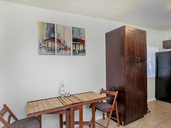 3rd image of 3869 Superba St