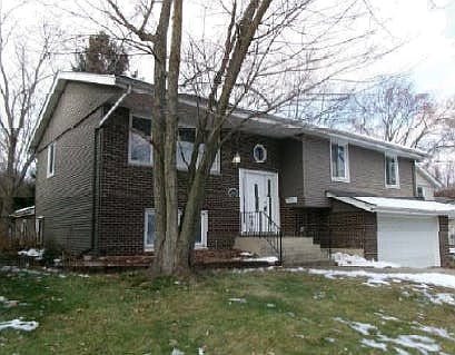 2nd image of 17012 Magnolia Dr