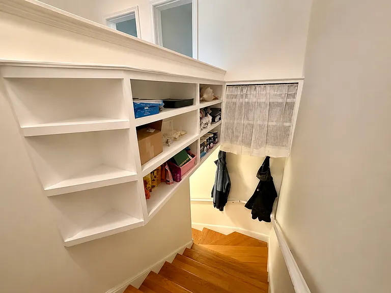 645 E 7th St #3 — Photo 10