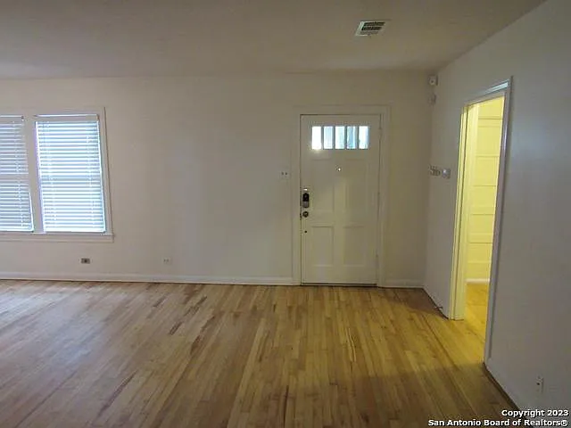 3 bed, 2.0 bath, 1268 sqft, $2,125 — Photo 3