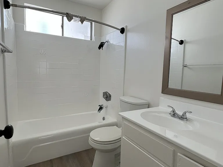 415 N Avenue 50 #8 — Photo 8