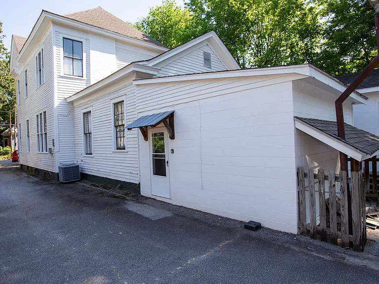 235 Hill St — Photo 1