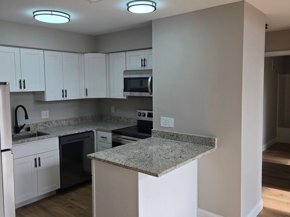 Two bedroom town home | 114-120 Grand Ave, Mequon, WI