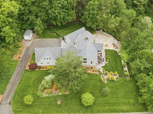 79 Old Farm Rd, East Longmeadow, MA 01028