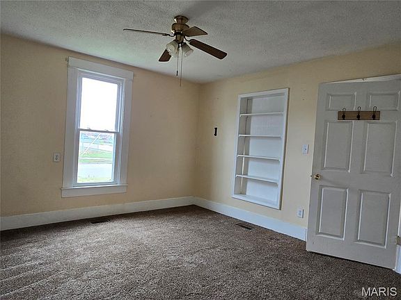 5th image of 303 Greer Ave