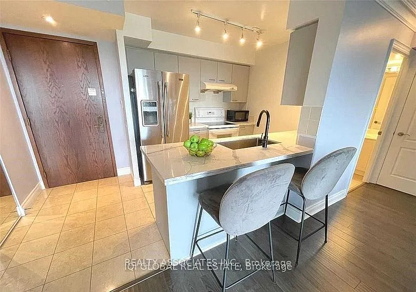 2 Clairtrell Rd — Photo 4