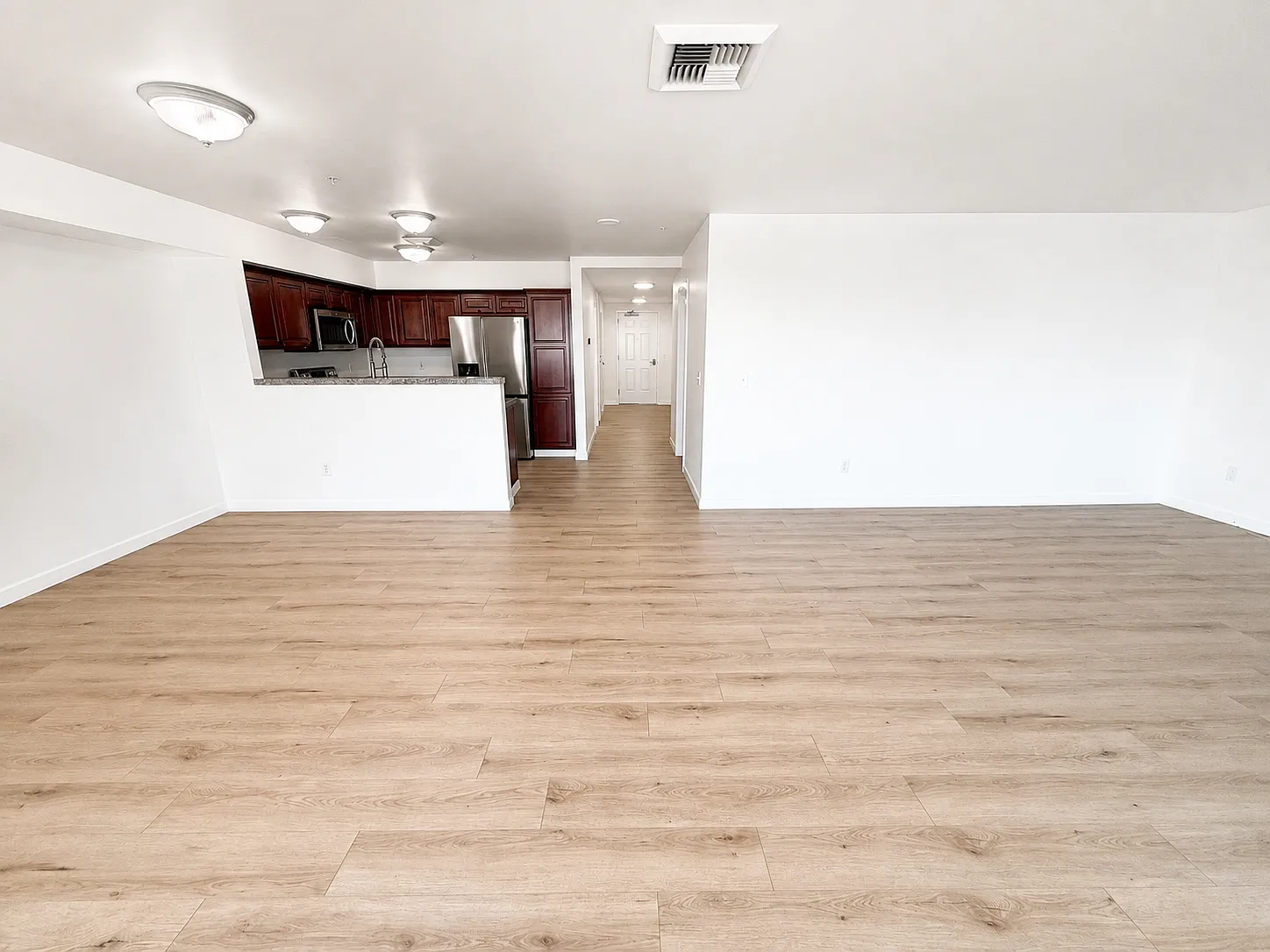 2 bed, 1281 sqft, $2,399 — Photo 4
