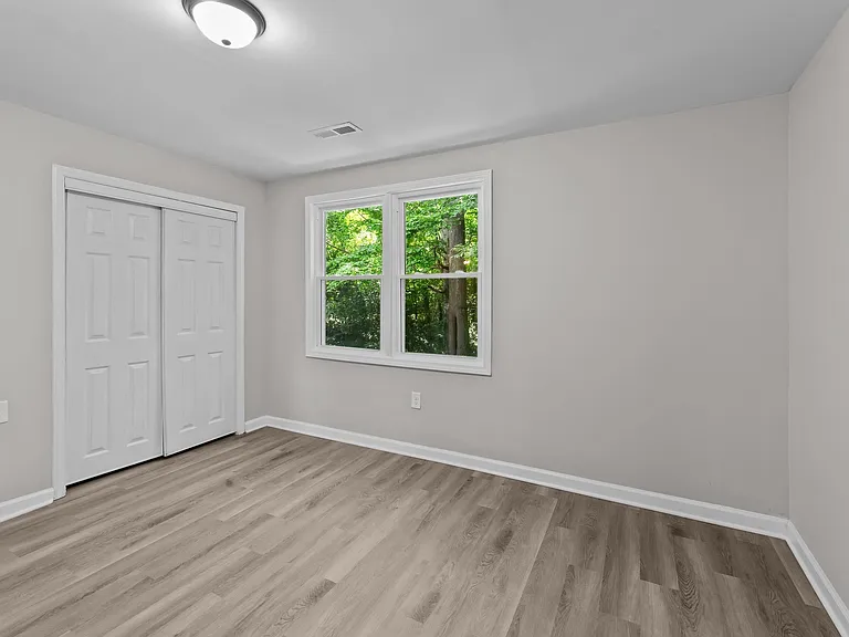 1424 Springbrook Dr — Photo 3