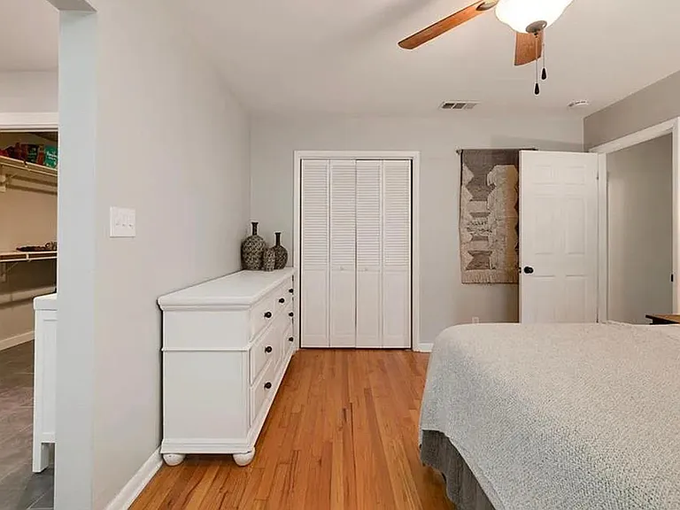 1806 Vine St — Photo 17
