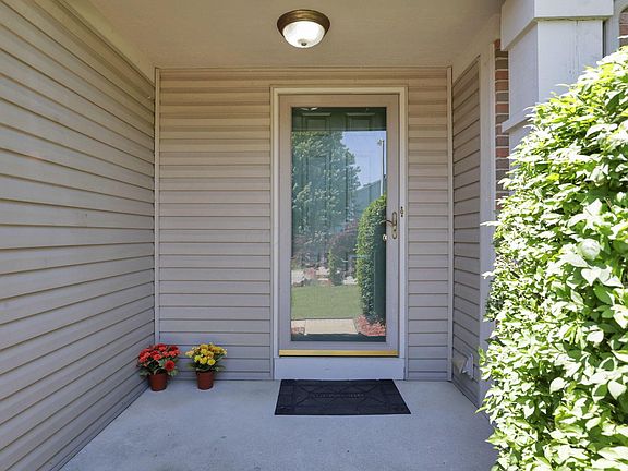 4th image of 8433 Lucerne Dr