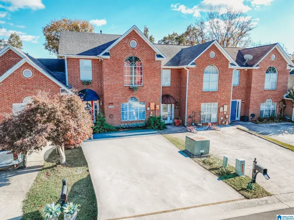 226 Cambrian Ridge Trl, Pelham, AL 35124