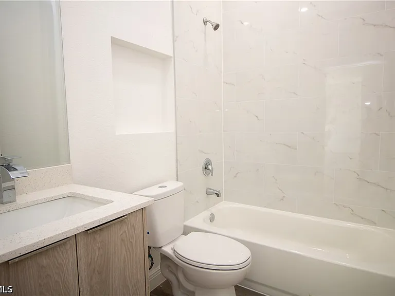 9004 W Justice Cir — Photo 31