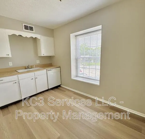 8717 Countryshire Ln — Photo 7
