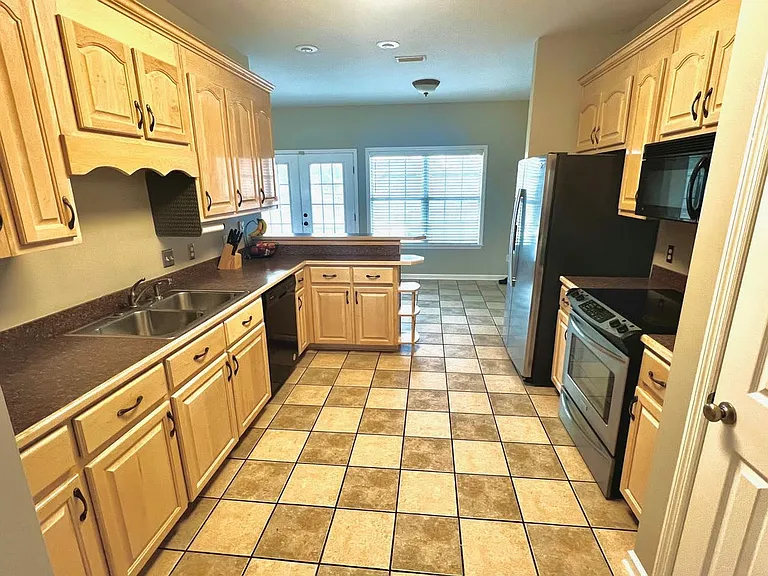 111 Remington Dr — Photo 5