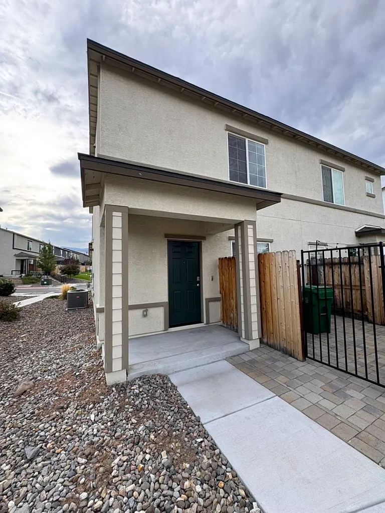 3 bed, 2.5 bath, 1344 sqft, $2,495 — Photo 3