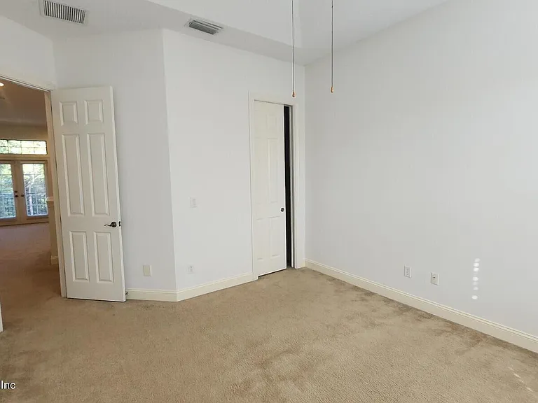 654 S Loop Pkwy — Photo 17