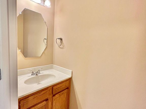 3rd image of 102 Grinder Ct