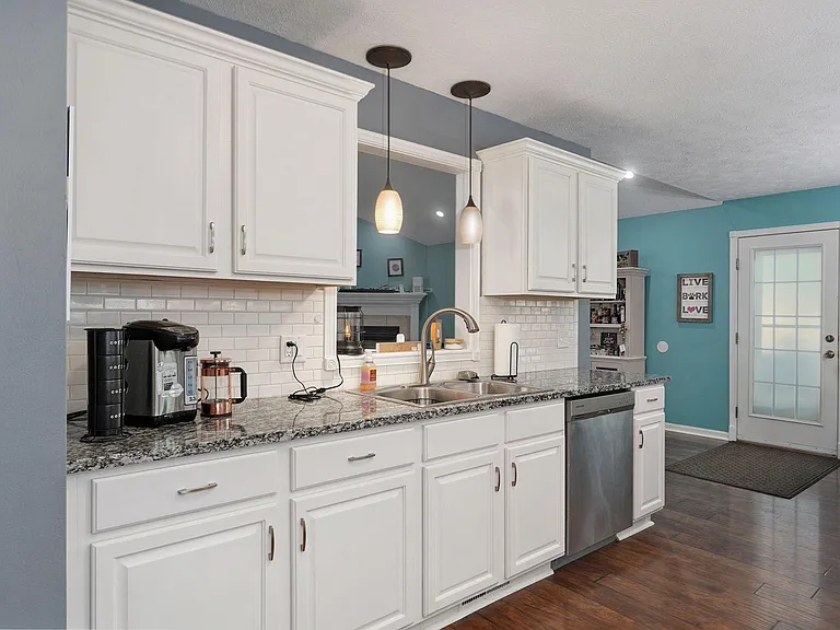 404 E Valley View Rd — Photo 18