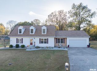 231 Cope Dr, Salem, IL 62881