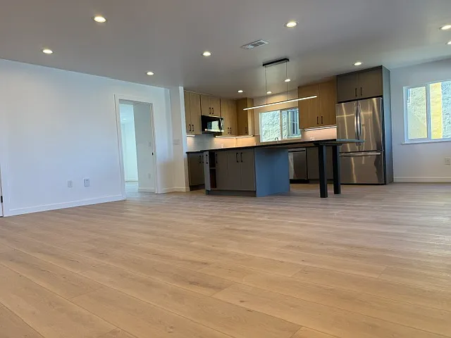 4 bed, 1800 sqft, $6,500 — Photo 4