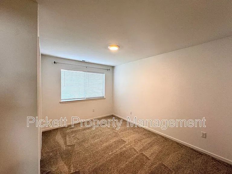 10001 Kings Landing Ave NW — Photo 12