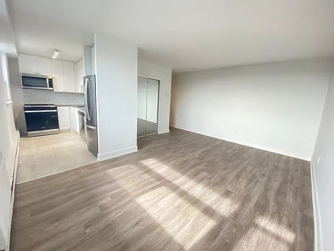66 Spadina Rd — Photo 13