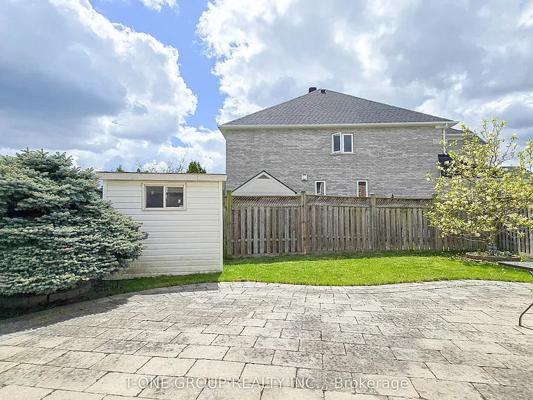 106 Castleglen Blvd — Photo 33