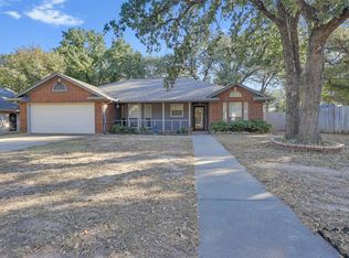 1108 Pine Ridge Dr, Azle, TX 76020
