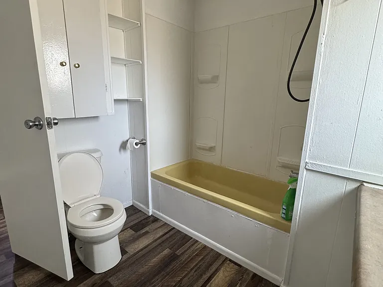 514 W E St — Photo 8