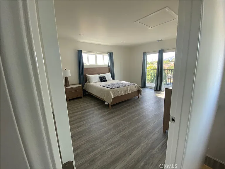 10059 Woodale Ave — Photo 4