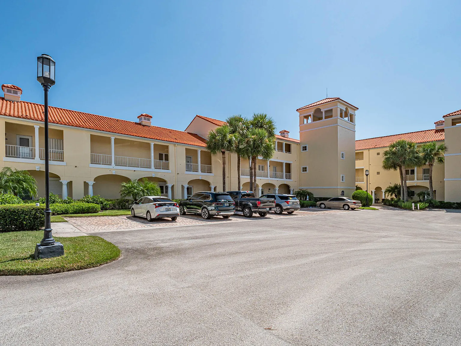1 bed, 1.5 bath, 871 sqft, $1,500 — Photo 2