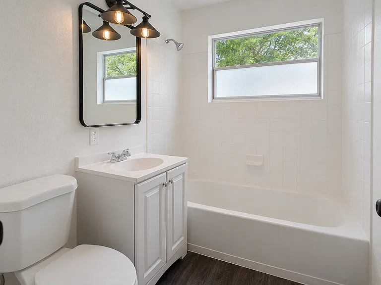 1600 Center St #B1 — Photo 5