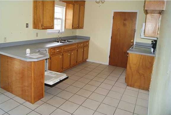 5th image of 977 Gonzalez Park Dr