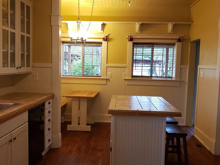 2104 N Fir St — Photo 4