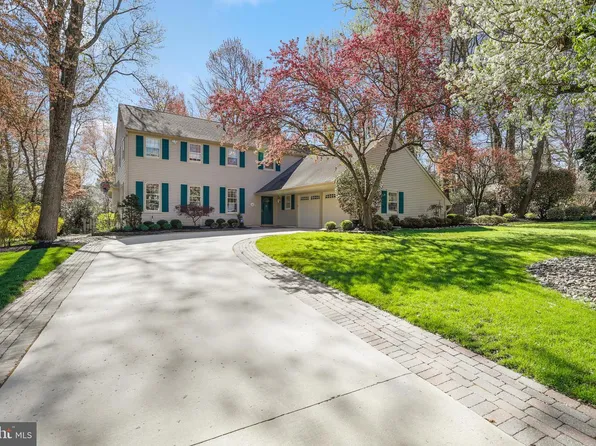 8 Glenperth Ln, Cherry Hill, NJ 08003