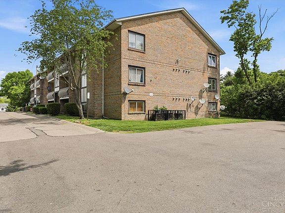 3rd image of 2435 Montana Ave Unit 11