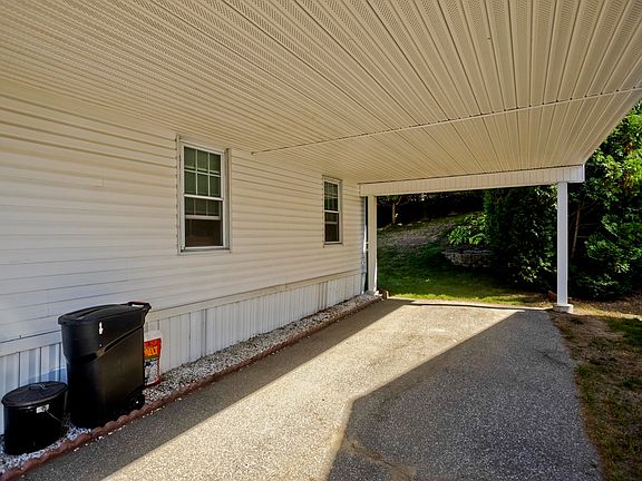 4th image of 104 Holiday Cir