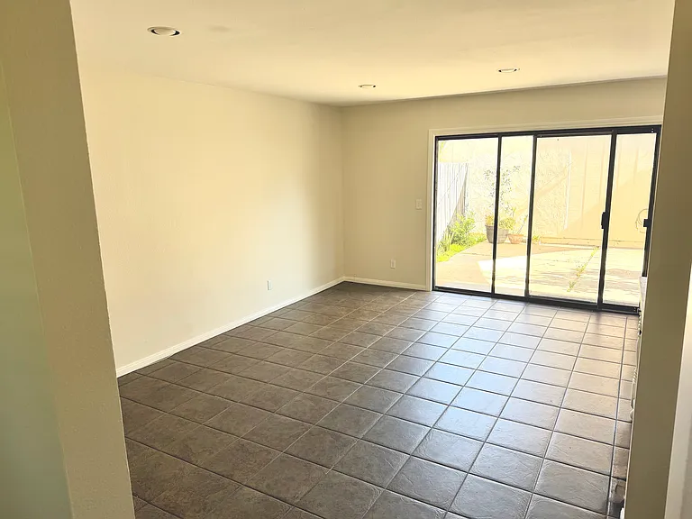 2508 Via Astuto — Photo 4