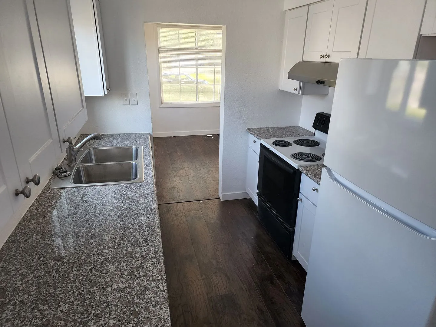 3 Bedroom 1.5 Bath Spacious Farmhouse in West Piedmont! — Photo 3