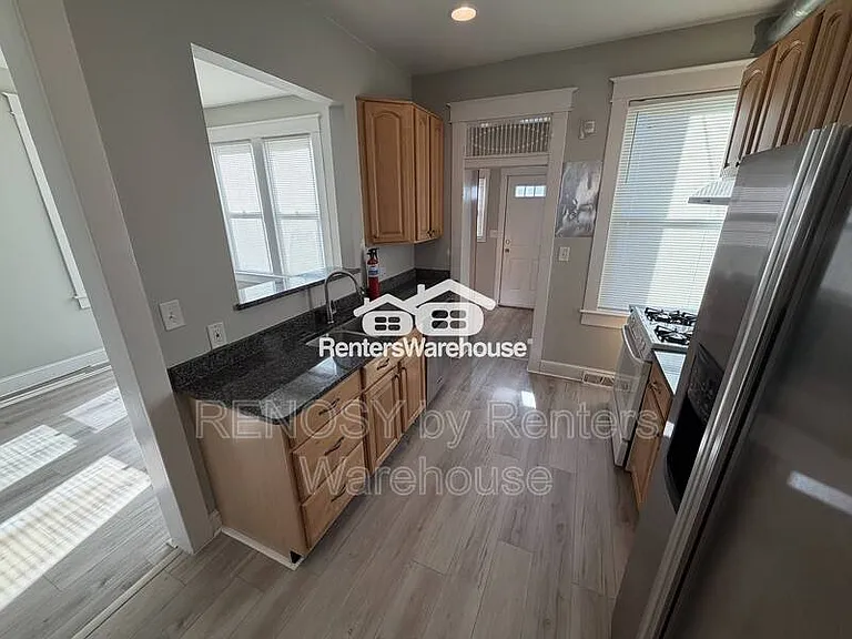 400 Lyndhurst St — Photo 2