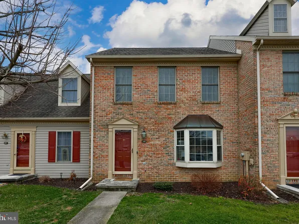 140 Pointe Ridge Dr, York, PA 17402