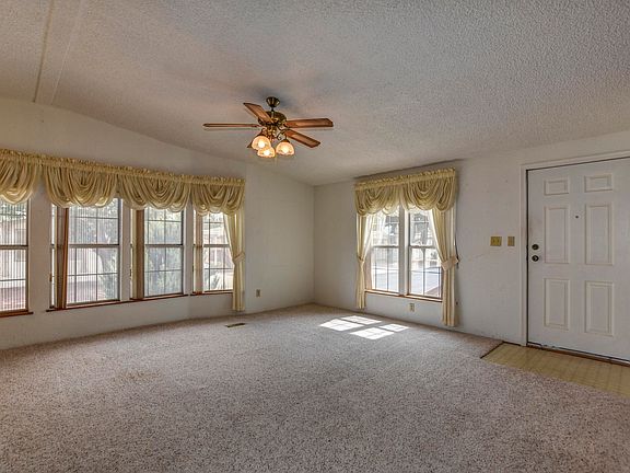 4th image of 610 N Wild Walnut Dr