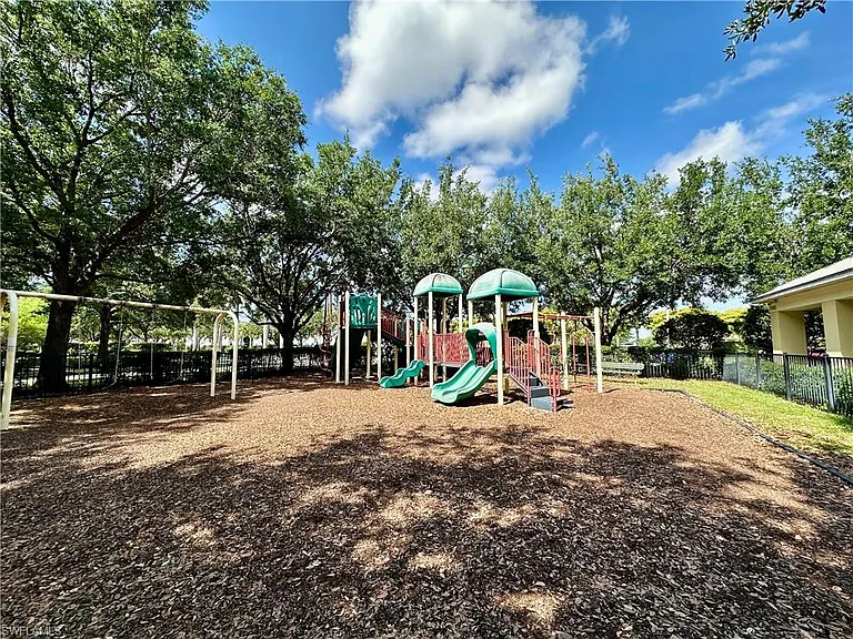 1823 Alameda Dr — Photo 32