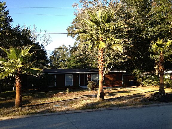 2nd image of 7049 Fontainebleau Cres