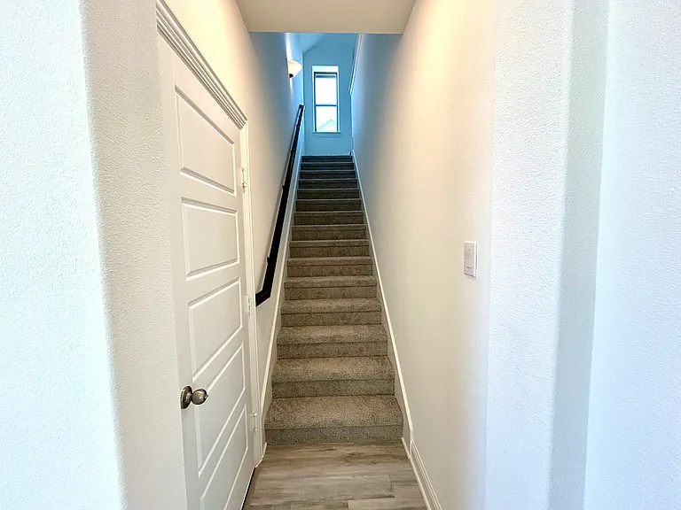614 Morning Light Ln — Photo 33