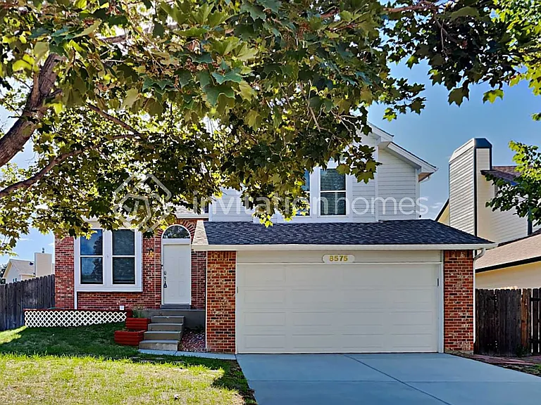 8575 Pepperridge Dr — Photo 1