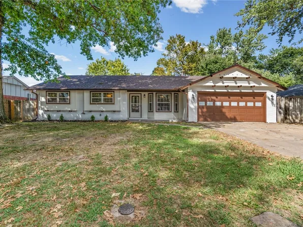 204 E Henson Ave, Springdale, AR 72764