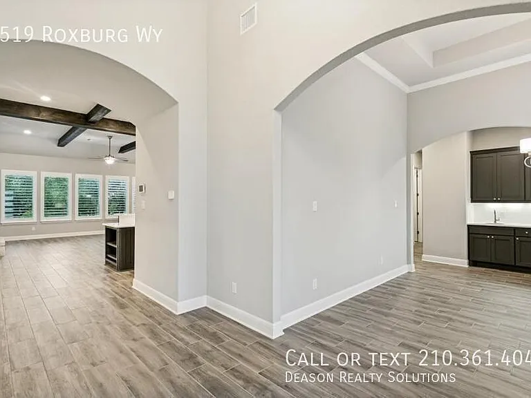 1519 Roxburg Way — Photo 4
