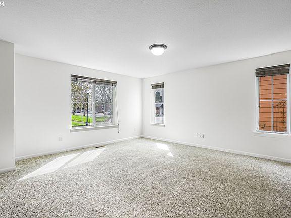 5th image of 714 SE 14th Ave